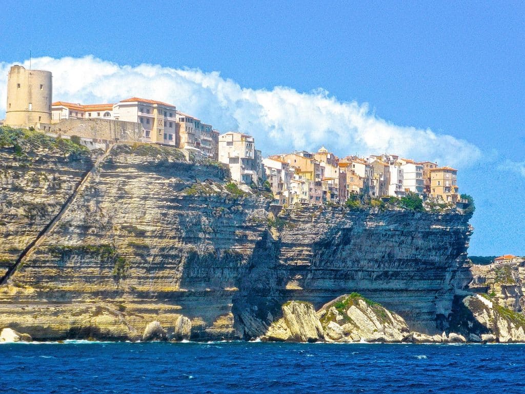 Photo de Bonifacio vu de la mer et proche du camping U Stabiacciu