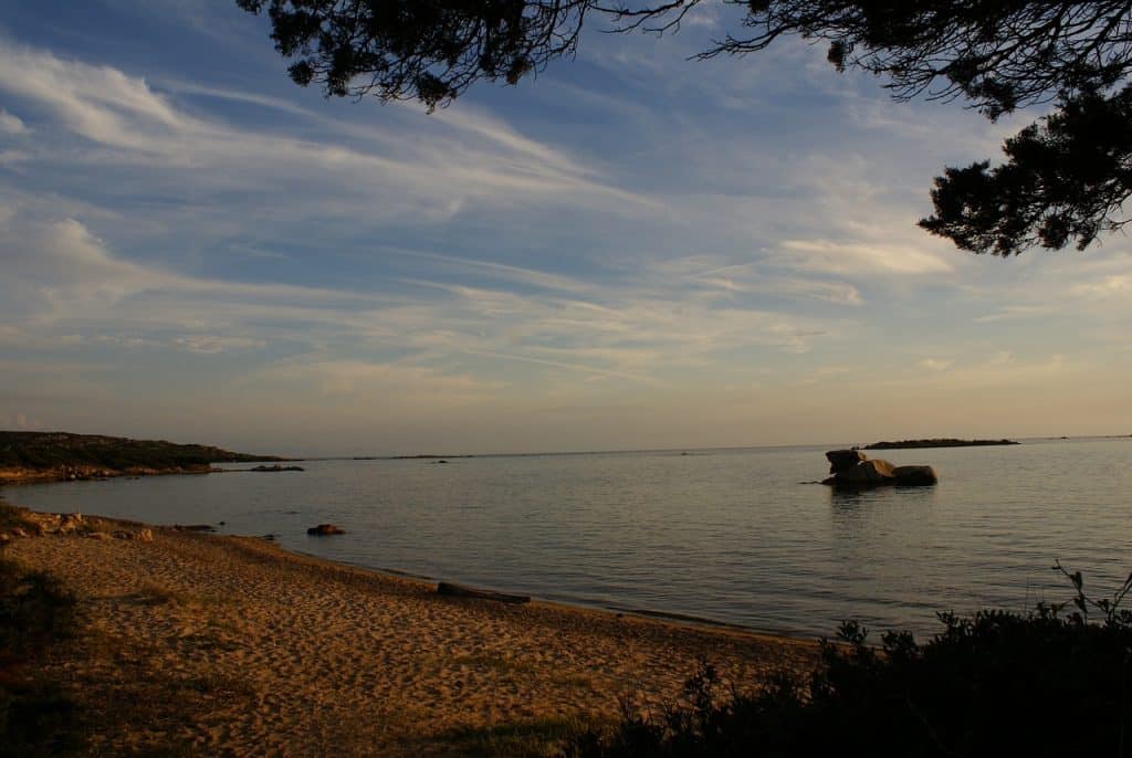 Plage de Corse-du-Sud, proche de Figari